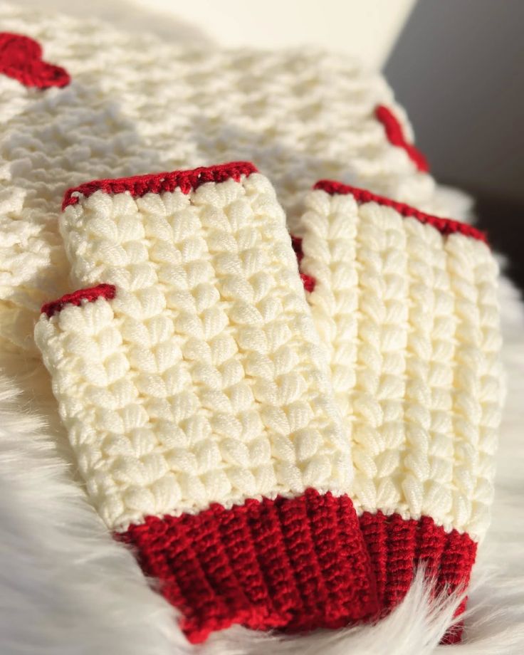 Knitted Gloves - Best Quality, Sizes Available